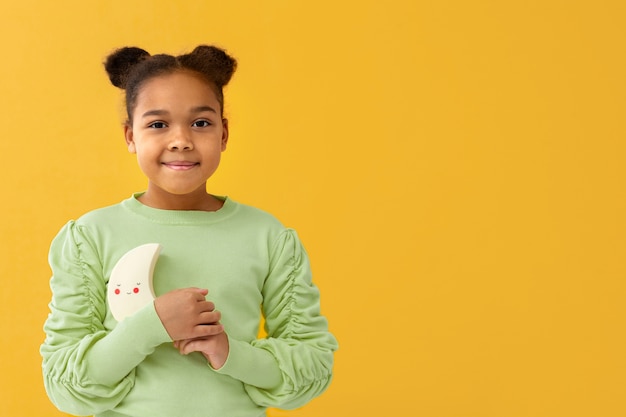 Free photo portrait of young charming girl