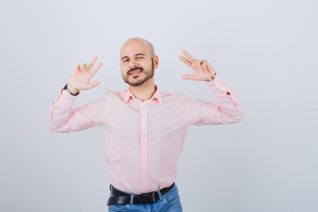 Free photo portrait of a young confident man