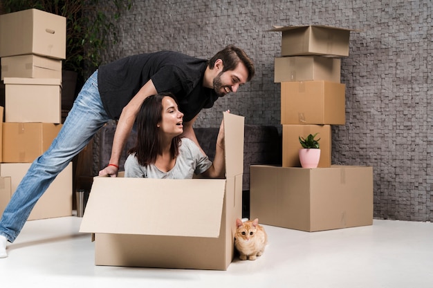 Free photo portrait of young family celebrating apartment