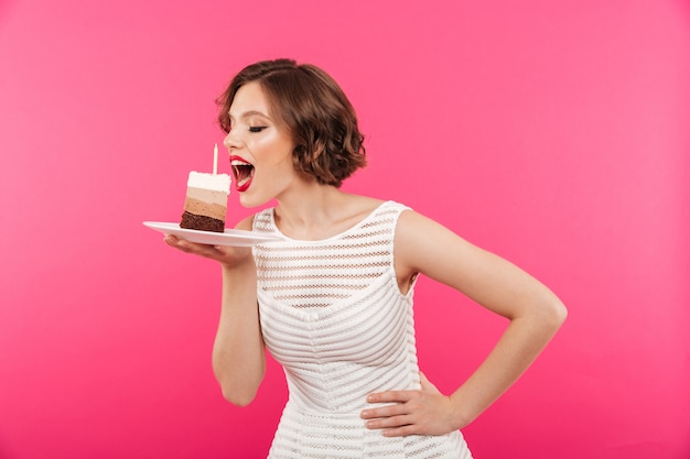 Free photo portrait of a young girl eating a piece of cake