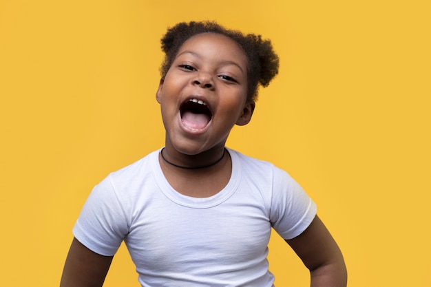 Portrait of young girl keeping her mouth open