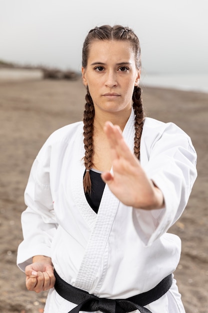 Free photo portrait of young girl in martial arts costume