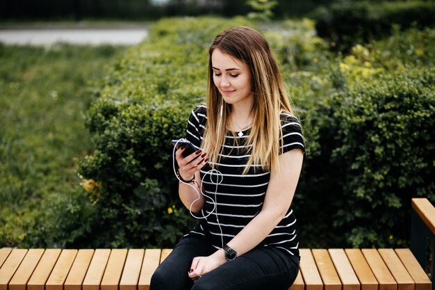 Free photo portrait of young girl