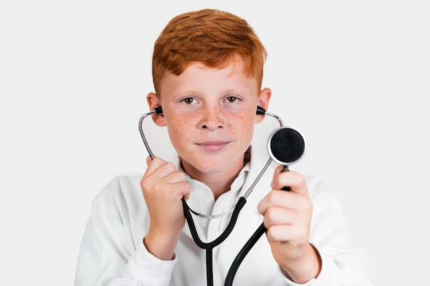 Free photo portrait of young kid with stethoscope