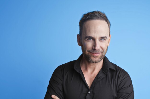 Free photo portrait of young man. studio shot