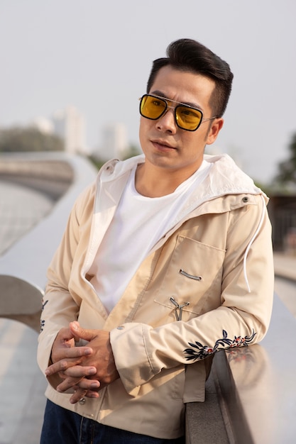 Free photo portrait of young man wearing embroidered shirt