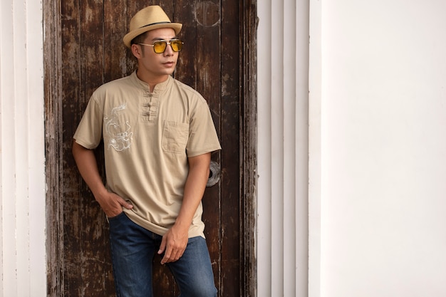 Free photo portrait of young man wearing embroidered shirt