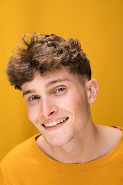 Free photo portrait of a young man in a yellow scene