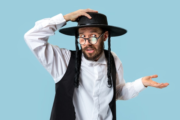 Free photo portrait of a young orthodox jewish man during festival purim.