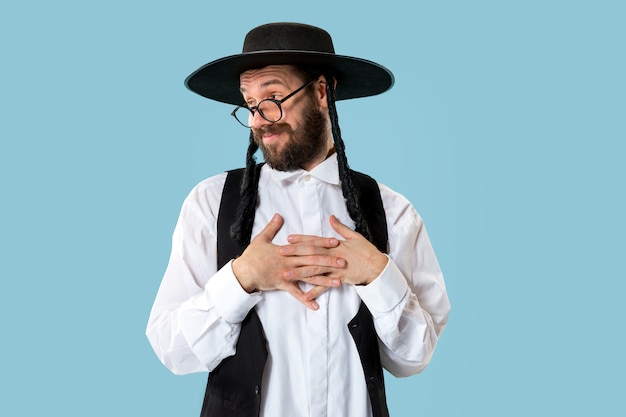 Free photo portrait of a young orthodox jewish man during festival