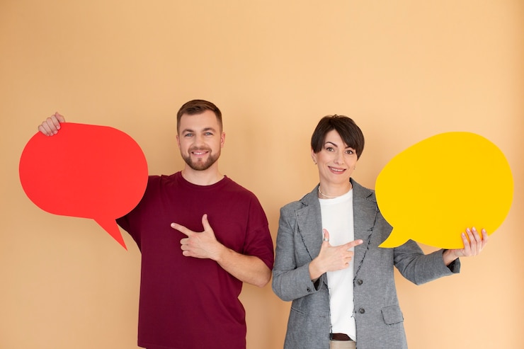 Free Photo portrait of young people with thought bubble