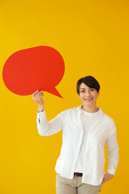 Free photo portrait of young person with thought bubble