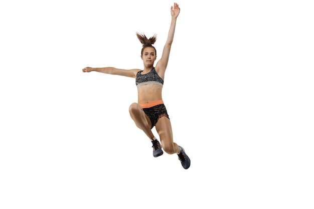 흰색 스튜디오 배경 위에 격리된 점프 운동복 훈련을 하는 낚시를 좋아하는 어린 소녀의 초상화