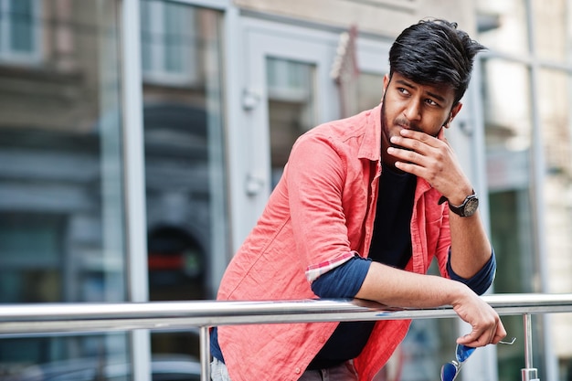 Free photo portrait of young stylish indian man model pose in street