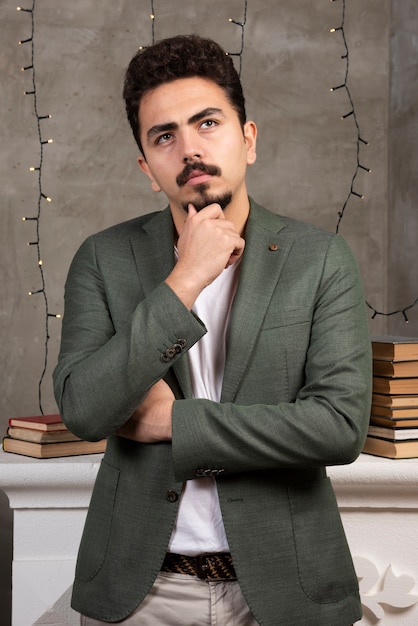 Free photo portrait of young thoughtful man looking away.