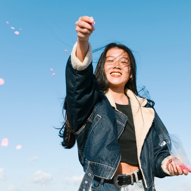 無料Photo 海沿いの若い女性の肖像画