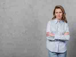 Free photo portrait of young woman posing