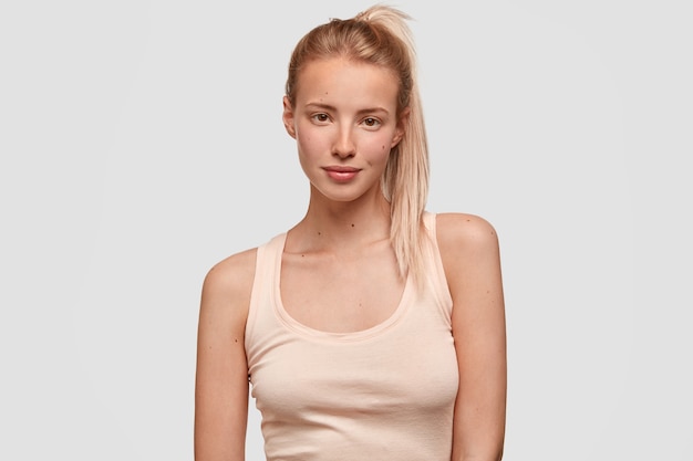 Free photo portrait of young woman wearing top