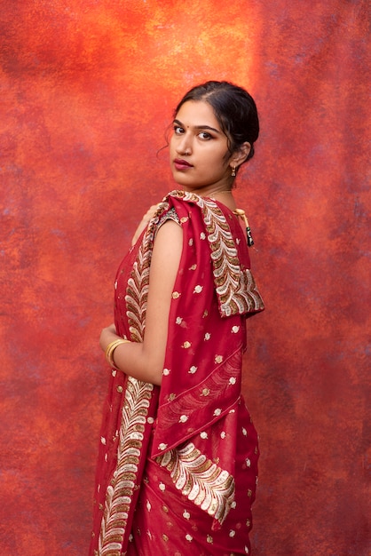 Free photo portrait of young woman wearing tradition sari garment