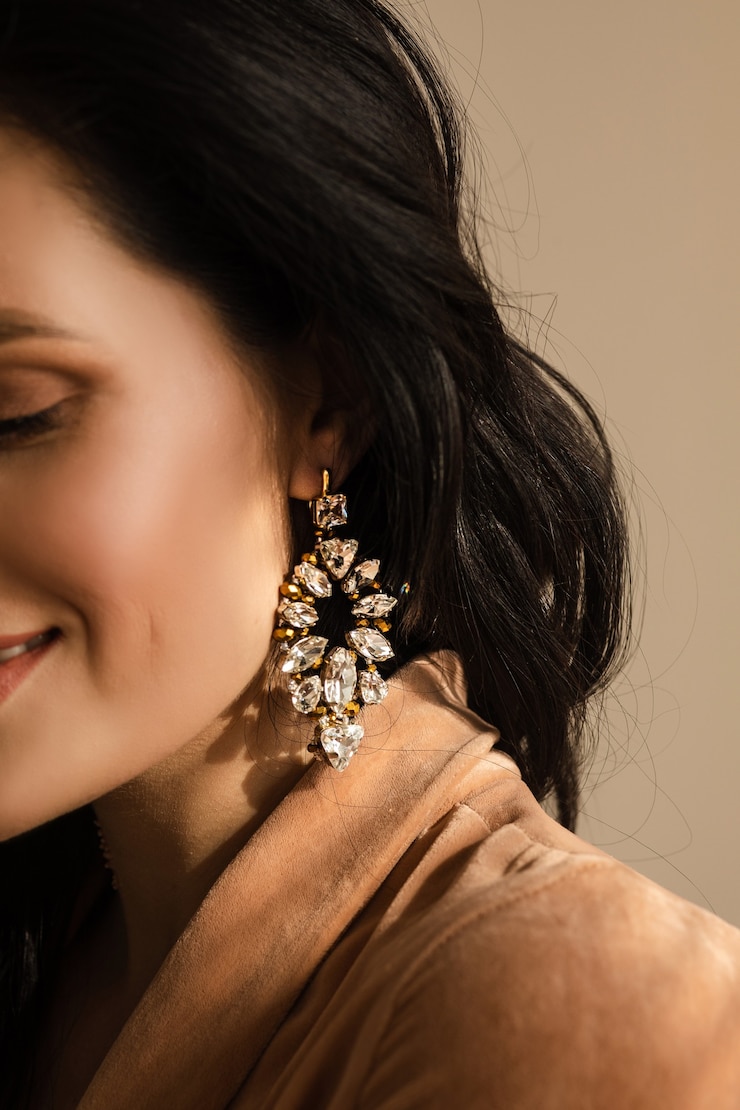 Free Photo portrait of young woman with earrings with gems isolated