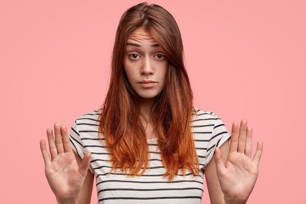 Free photo portrait of young woman with striped shirt