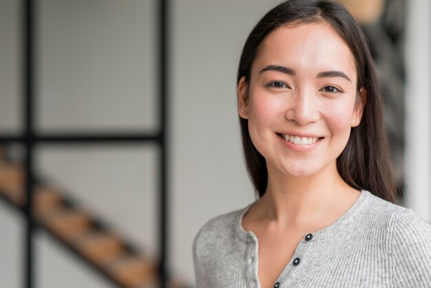 若い女性の肖像画