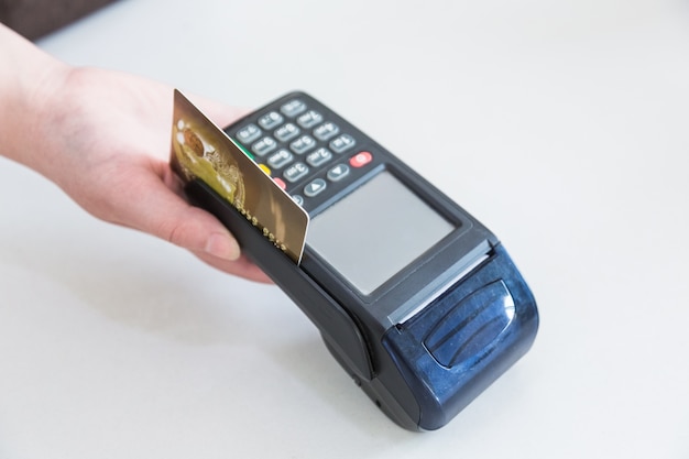 Расчет кредитной карты POS вместо покупки наличных денег