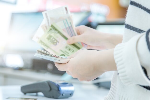 Free Photo pos credit card settlement instead of cash settlement shopping