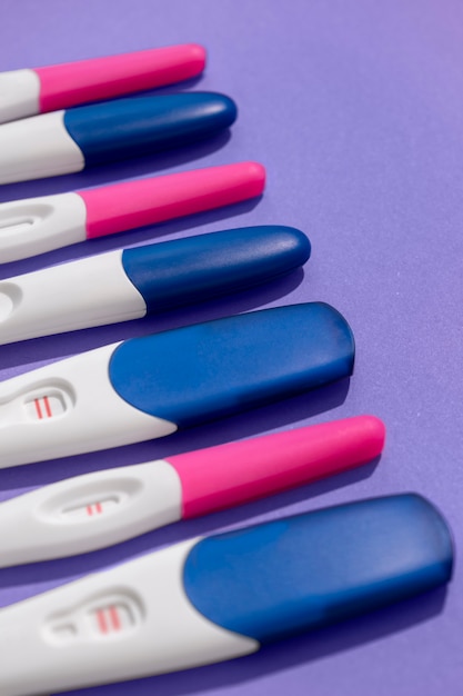 긍정적인 임신 테스트 정물화