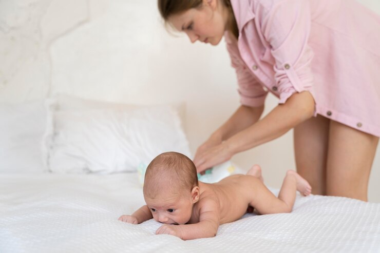 Free Photo postnatal period with mother and child