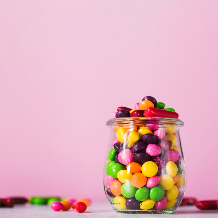 Free Photo pot with tasty sweets