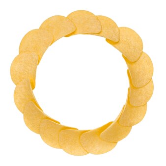 Картофельные чипсы, выложенные по кругу, изолированные на белом фоне с обтравочным контуром, элемент дизайна упаковки. полная глубина резкости.