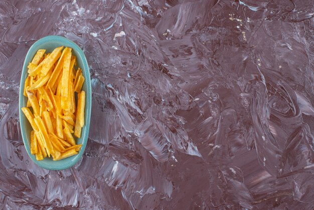 Free photo potato fries in a plate on marble.