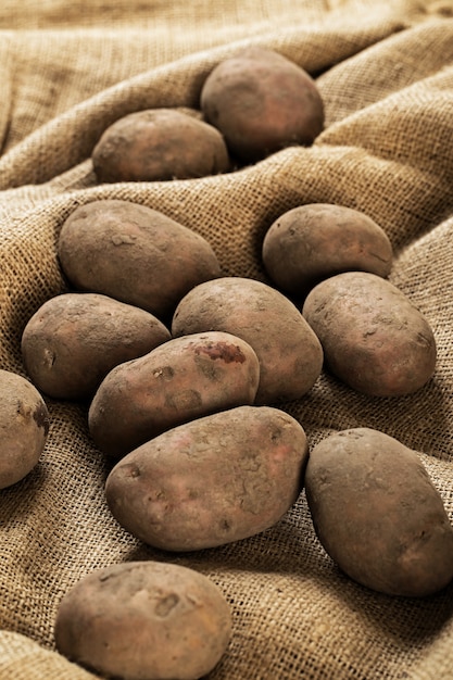 Free photo potatoes on blanket