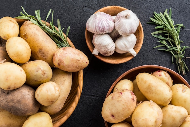 Potatoes and garlic on table