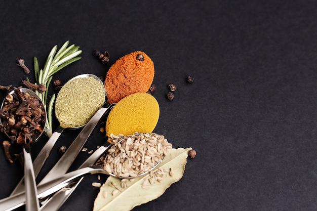 Free photo powder spice on black table, top view