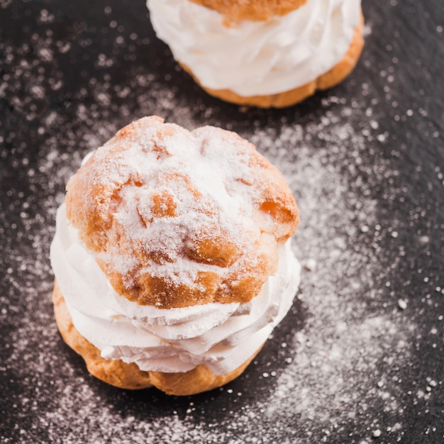 Free photo powdered sugar sprinkling baked sweets