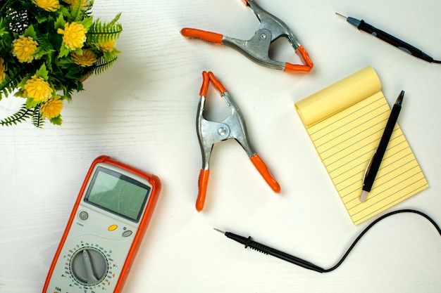 Power tester and yellow notepad