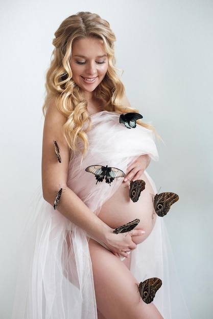 Free photo pregnant woman indoor