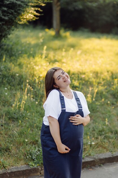 Pregnant woman posing in the park