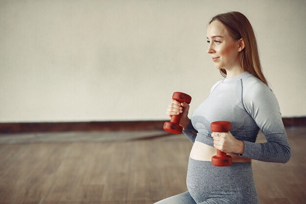 Pregnant woman training in a gym