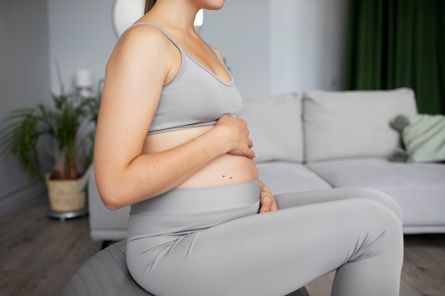 Free photo pregnant woman training at home