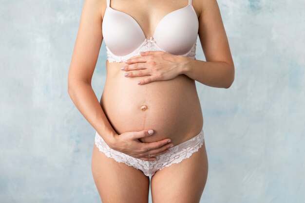 Беременная женщина ждет своего ребенка