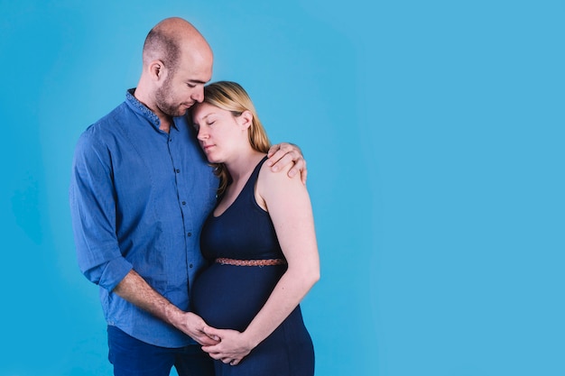 Free photo pregnant woman with husband