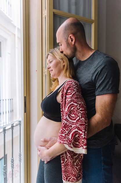 Free photo pregnant woman with husband