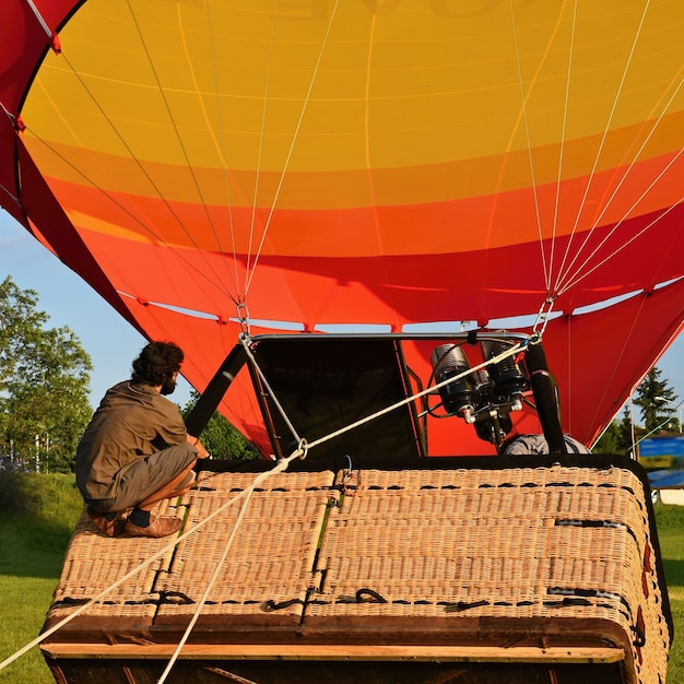 Preparation for the start of the hot air balloon.