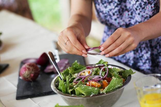 Preparing food for picnic