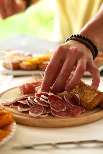 Preparing food for picnic