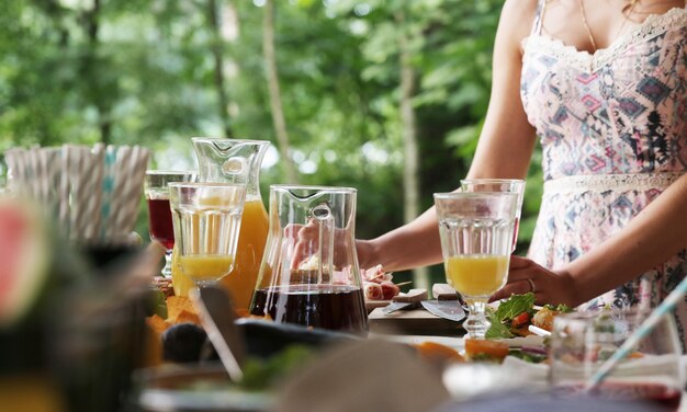 Preparing food for picnic