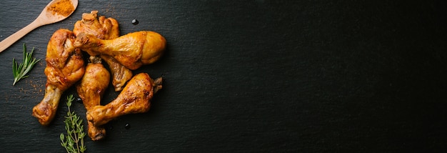 Free photo preparing raw barbeque chicken for cooking